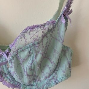 Feminine Turquoise & Lavender Lace Bra size 32D